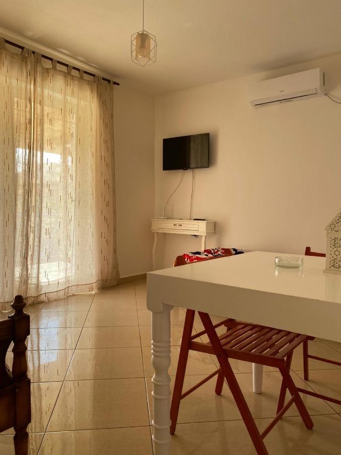 88 Apartment Himare Exteriör bild
