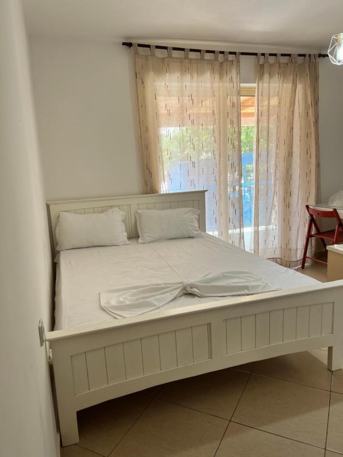 88 Apartment Himare Exteriör bild